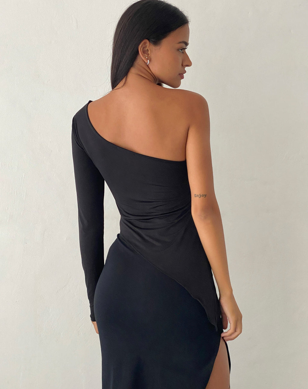Dania One Shoulder Top in Slinky Schwarz