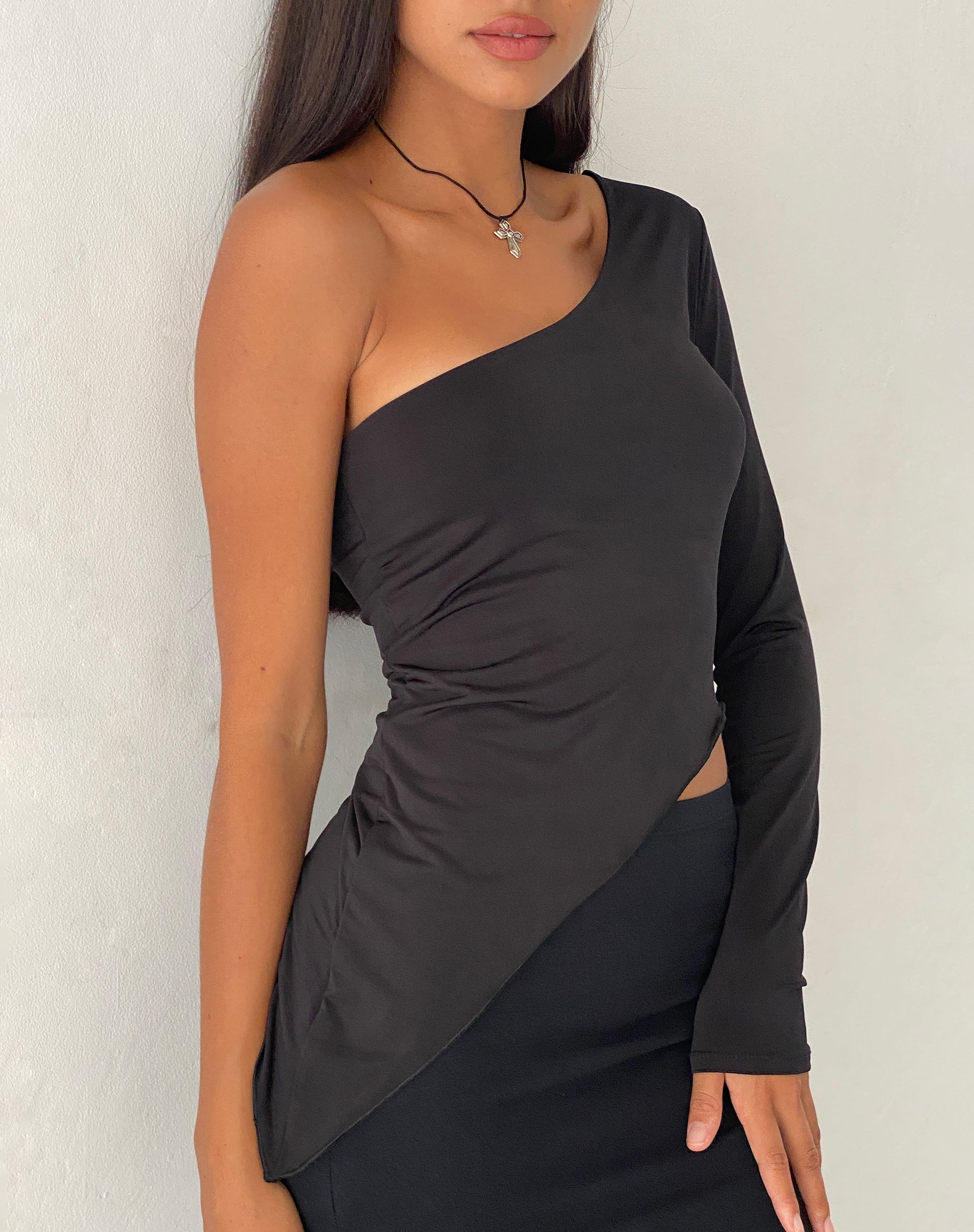 Image of Dania One Shoulder Top in Slinky Schwarz