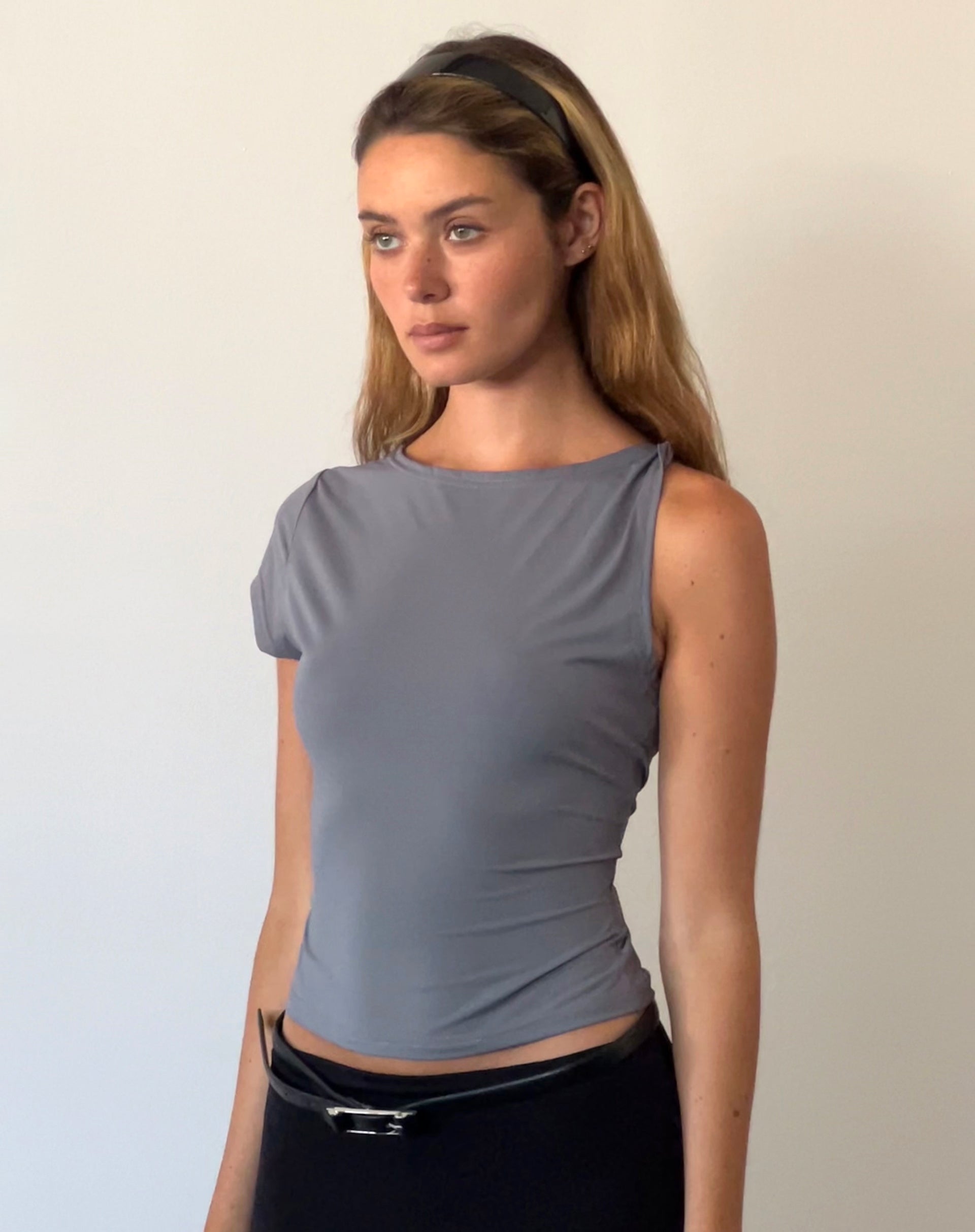 Bild von Dannas Asymmetrisches Top in Grau