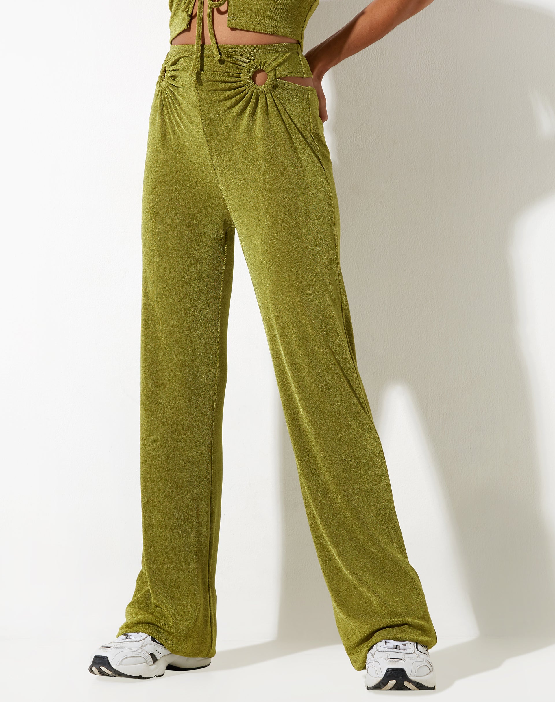 Abbildung der Sesaot Flare Trouser aus Krepp-Limette