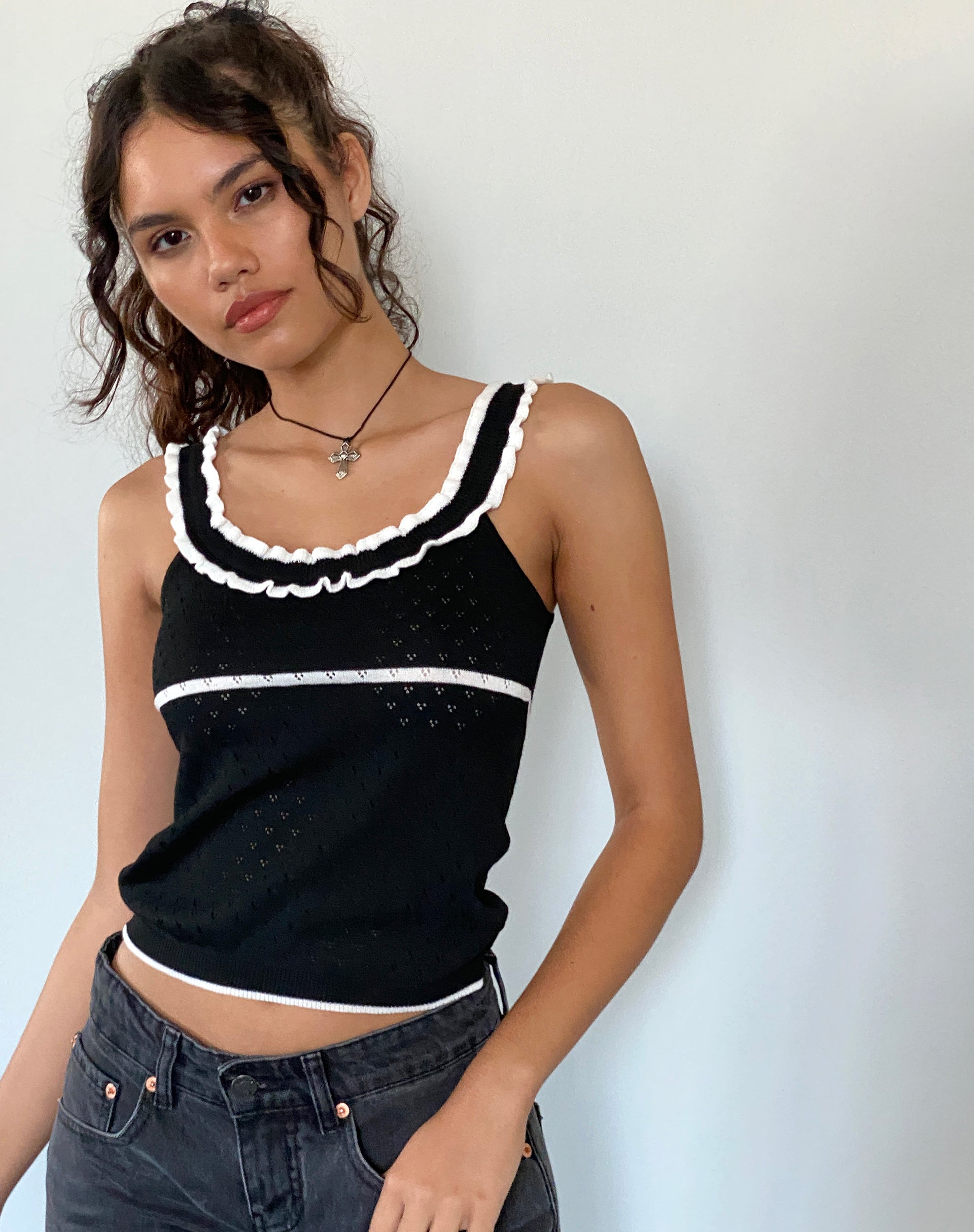 Image of Darcie Pointelle Top in Schwarz mit weißer Spitze