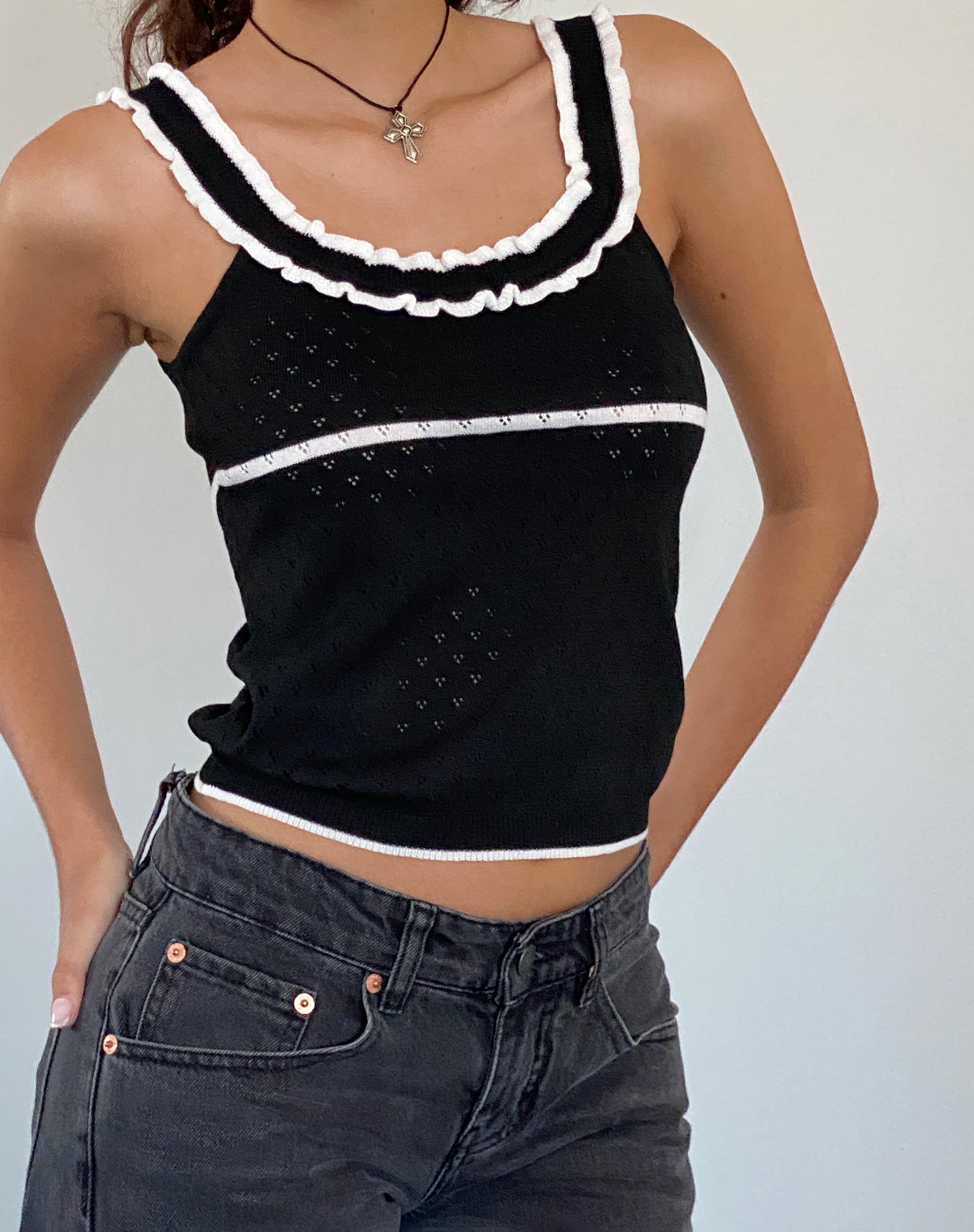Image of Darcie Pointelle Top in Schwarz mit weißer Spitze