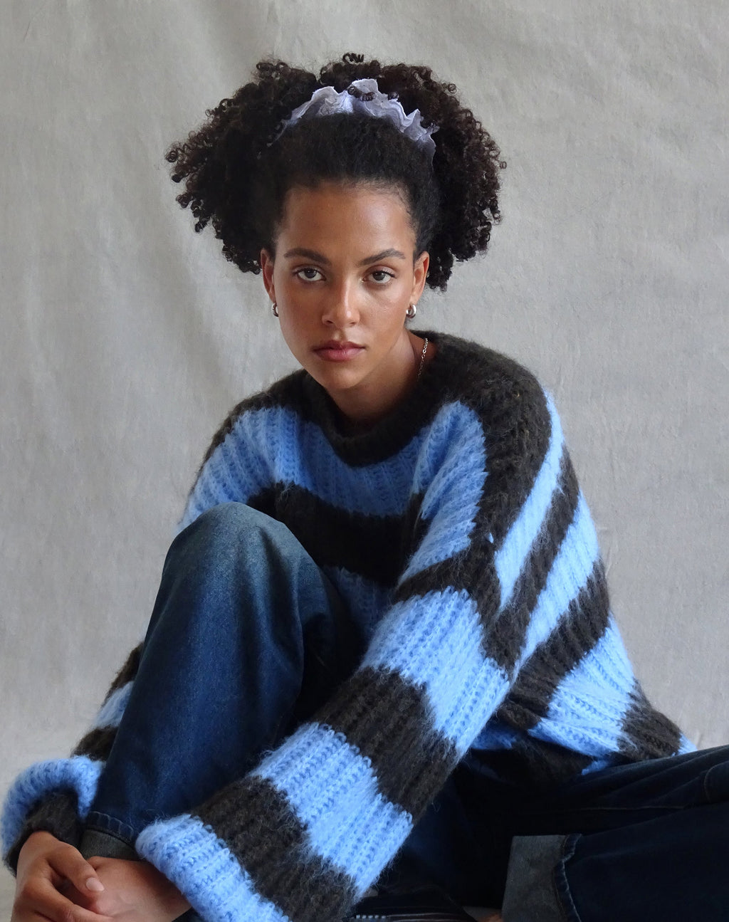 Daren Gestrickter Pullover in Übergröße in Braun und Blau gestreift