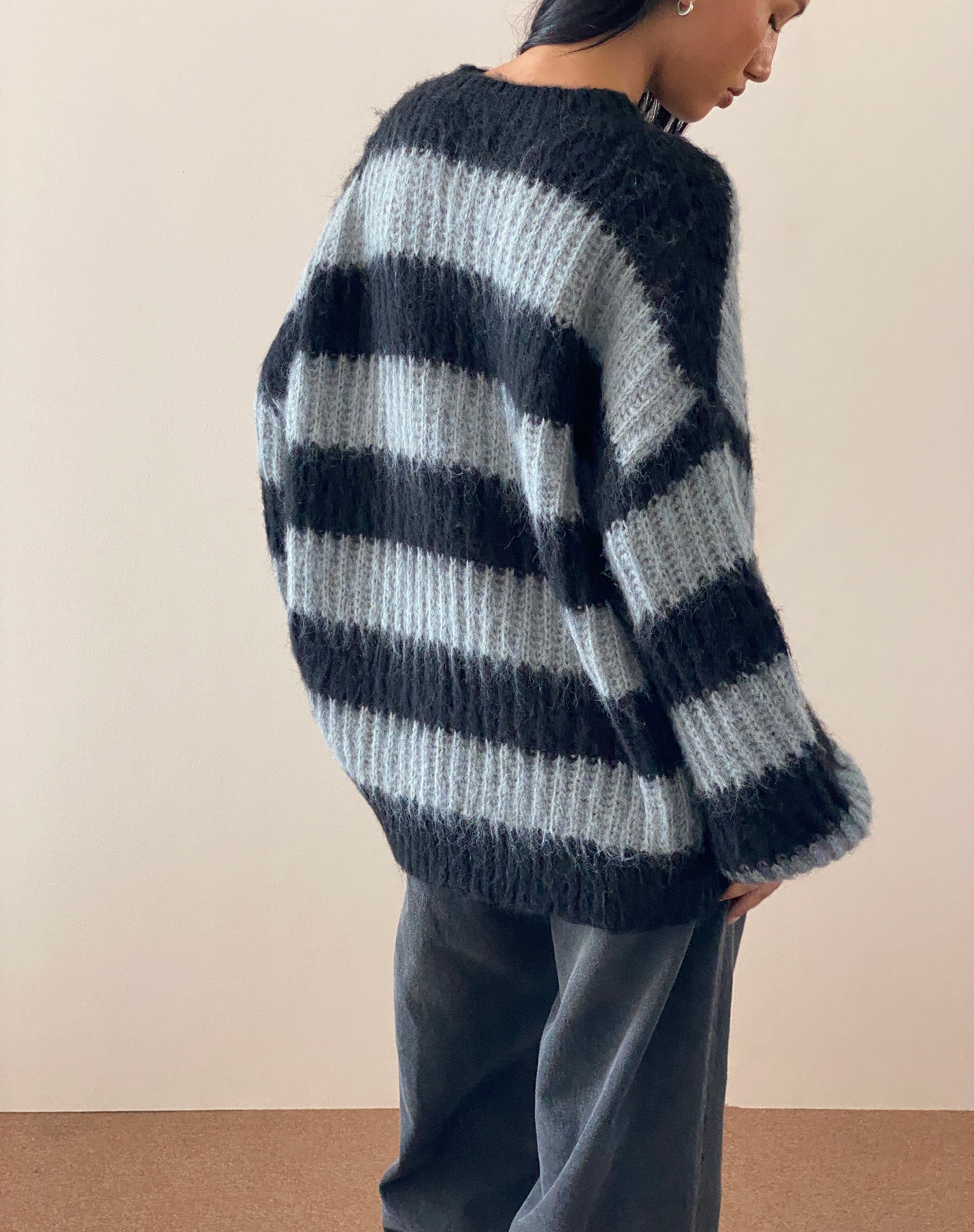 Image of Daren Pullover in Grau und Anthrazit gestreift