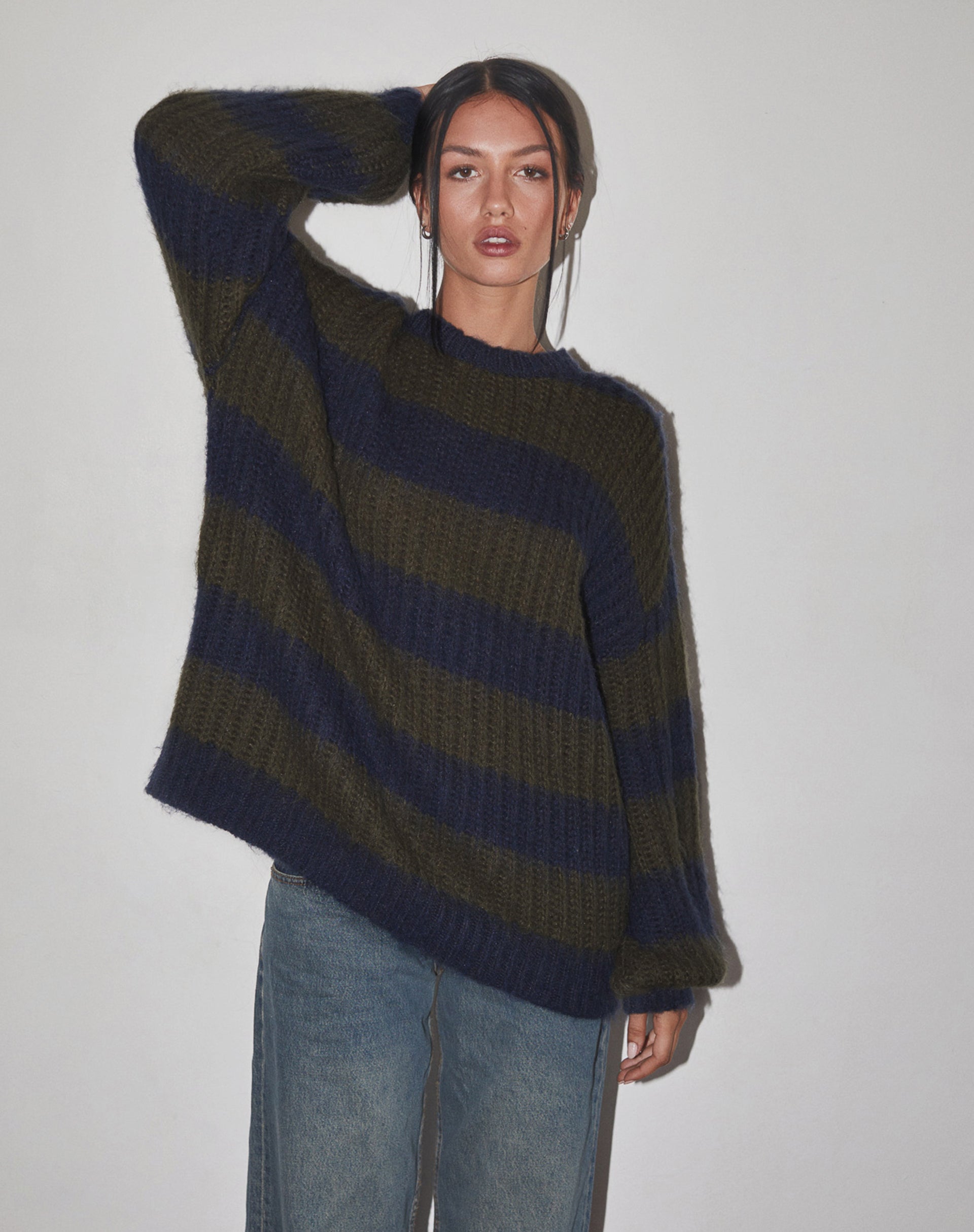 Image of Daren Gestrickter Pullover in Übergröße in Khaki und Marineblau gestreift