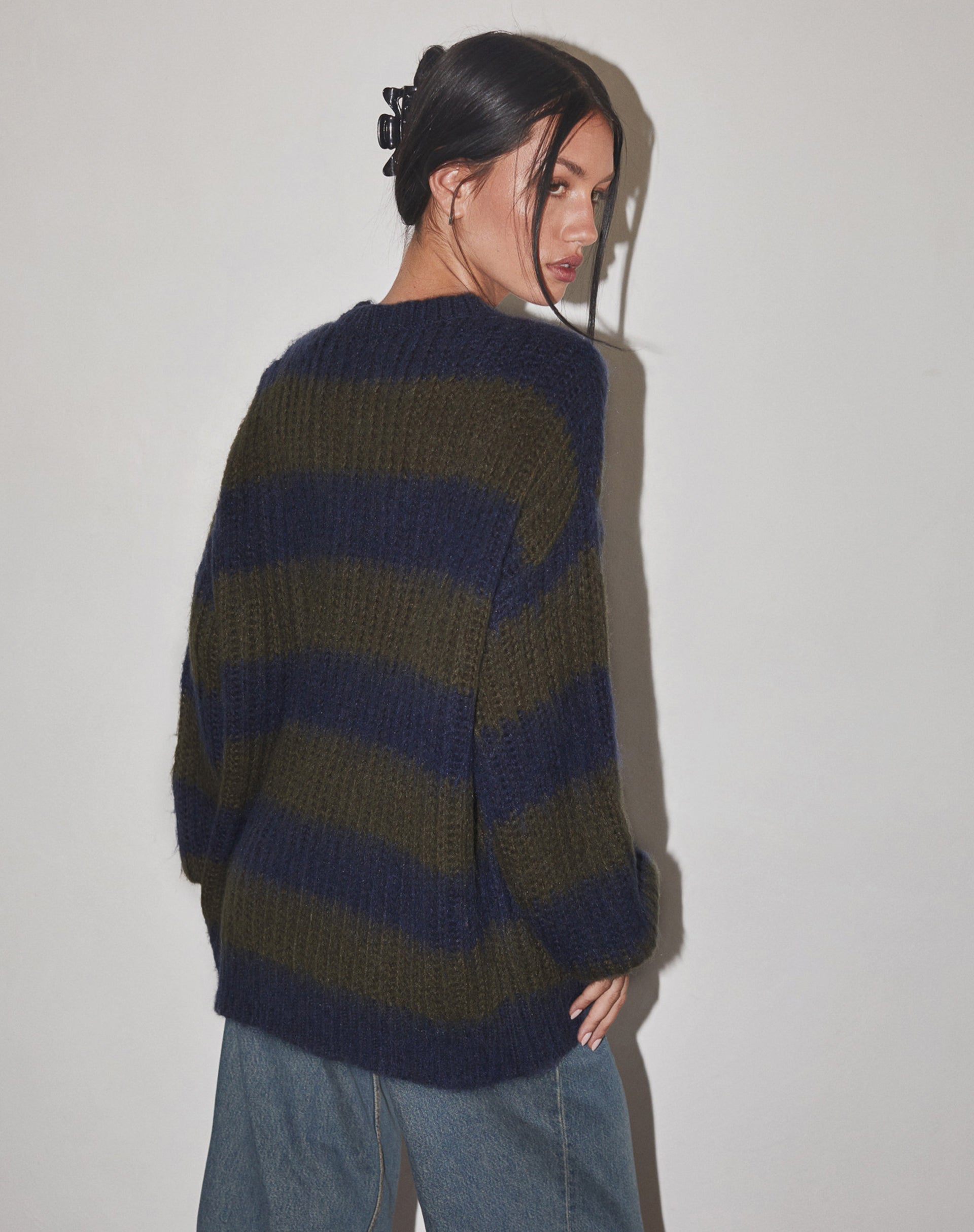 Image of Daren Gestrickter Pullover in Übergröße in Khaki und Marineblau gestreift