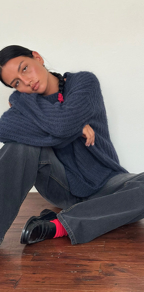 Image of Daren Übergroßer gestrickter Pullover in Navy