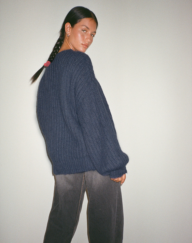 Image of Daren Übergroßer gestrickter Pullover in Navy