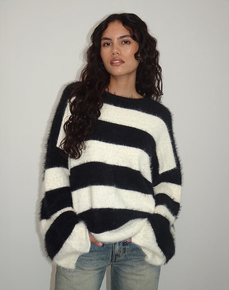 Daya Flauschiger Pullover in Elfenbein und Schwarz gestreift