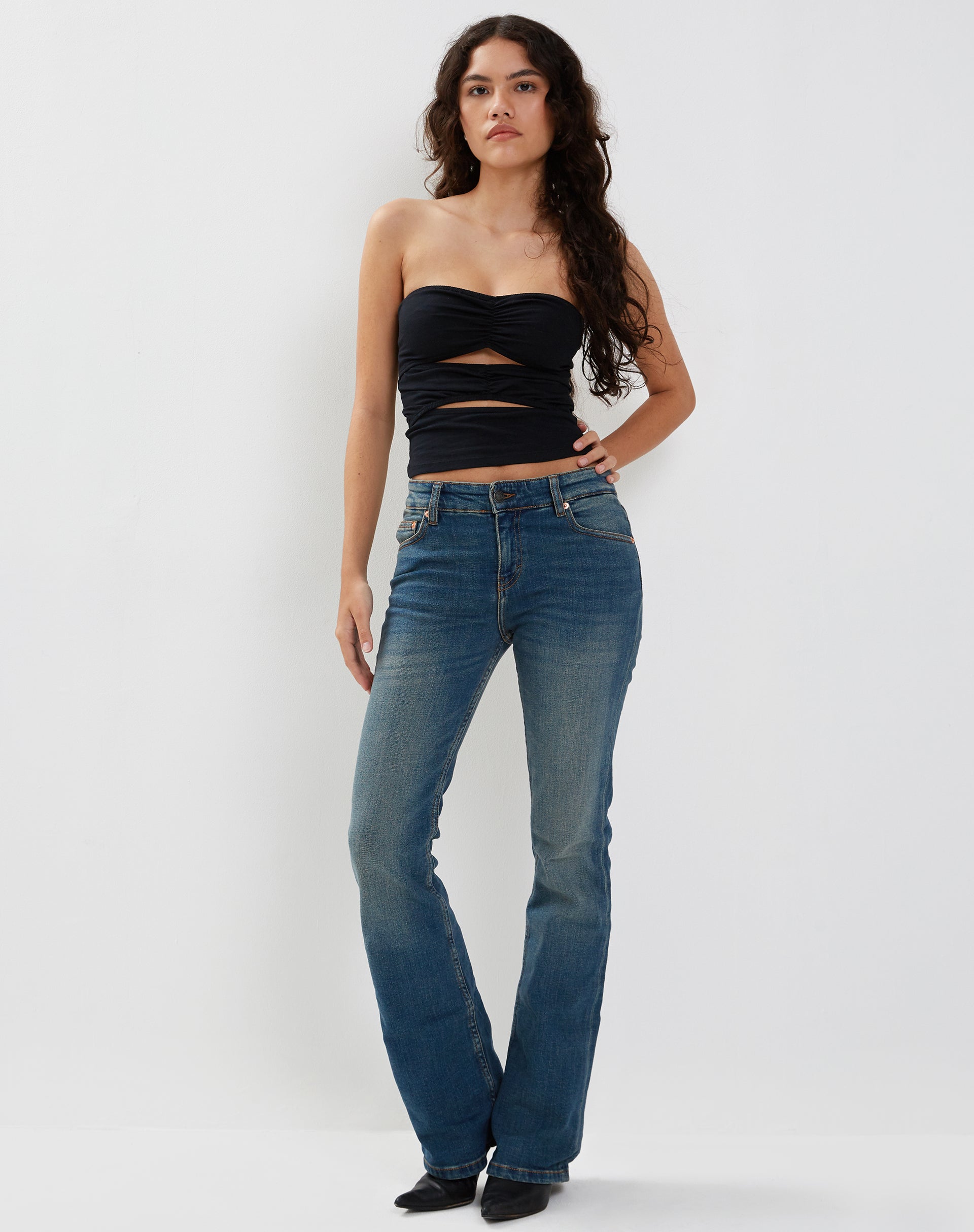 Image von Dayu Bandeau Crop Top in Schwarz