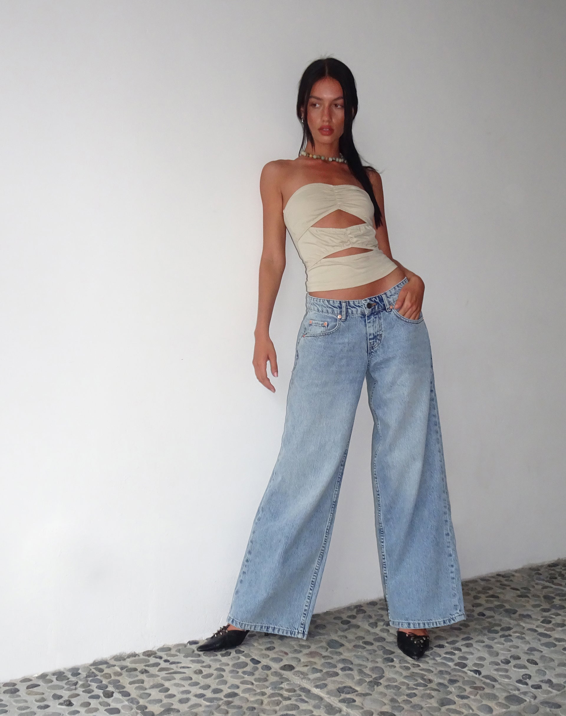Bild von MOTEL X JACQUIE Dayu Bandeau Crop Top in Coconut Milk