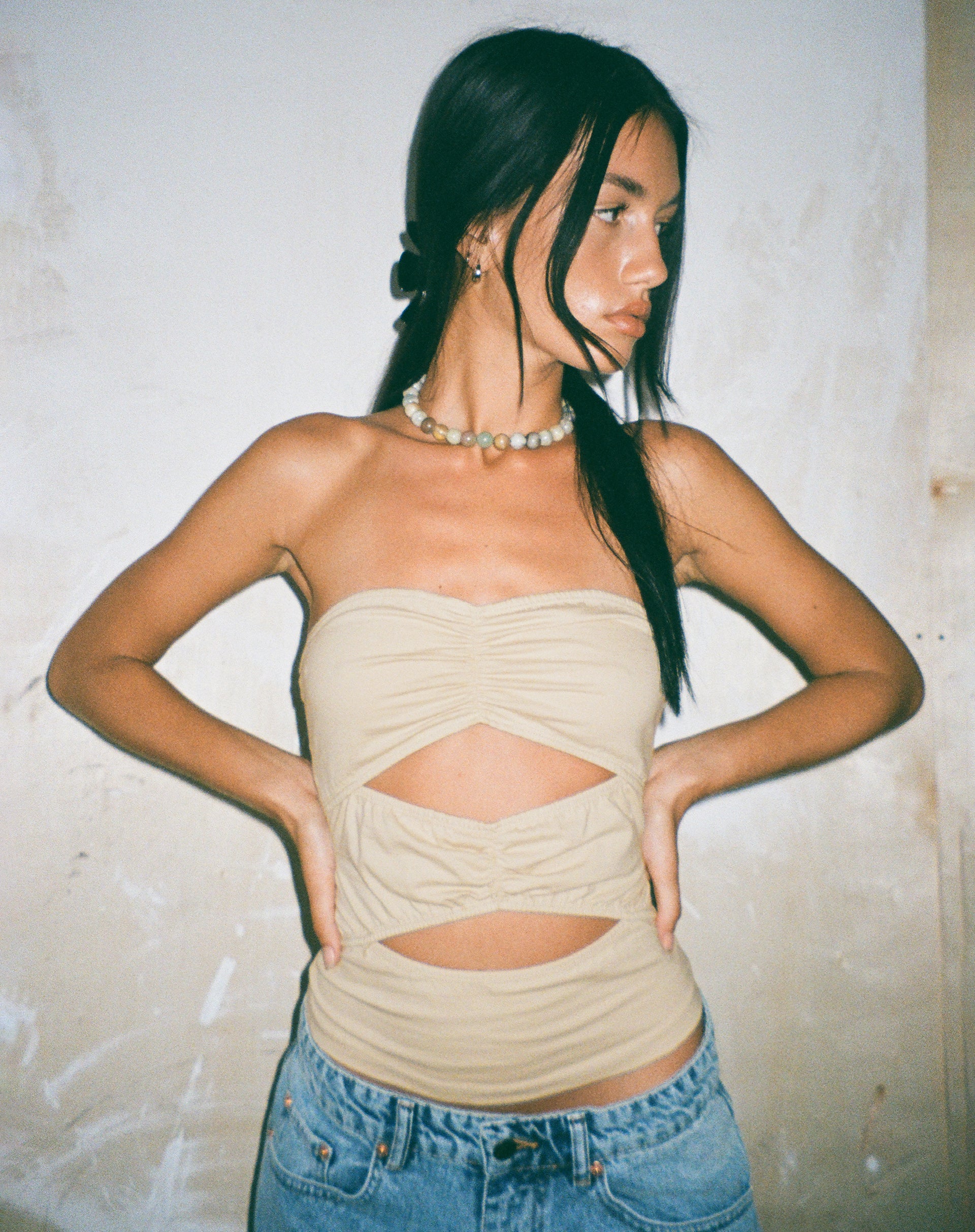 Bild von MOTEL X JACQUIE Dayu Bandeau Crop Top in Coconut Milk