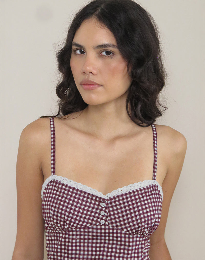 Image of Delphine Mini Cami Kleid in Mini Gingham Wein mit weißer Spitze