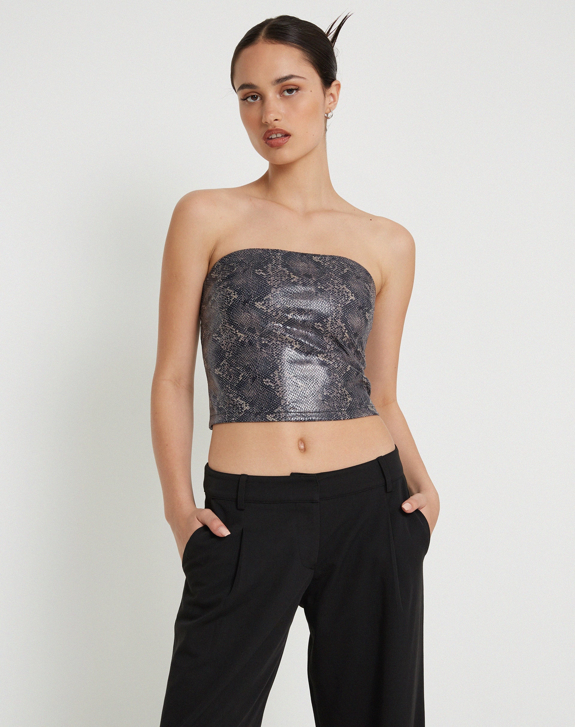 Image of Dena bandeau Top in PU Schlangenhaut Tan