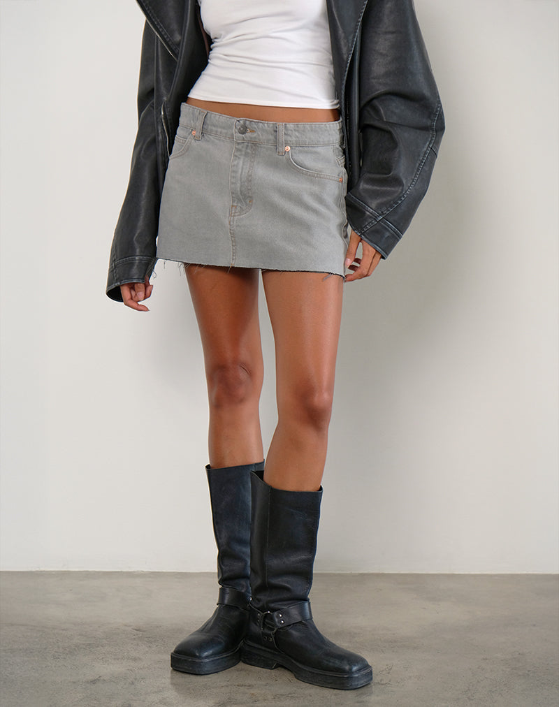 Minirock aus Denim mit rohem Saum in Grau-Bleiche