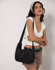 Image of Boa Sling Bag in Schwarz mit Schnalle