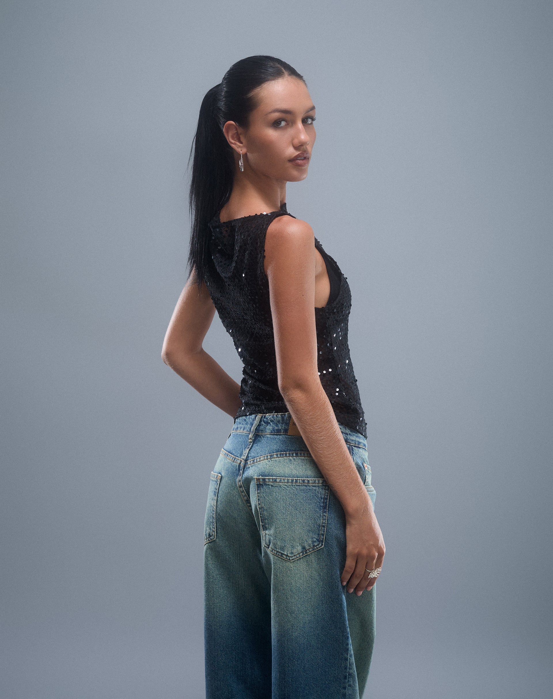 Image of Dudley Vest Top aus Paillettenstrick Schwarz