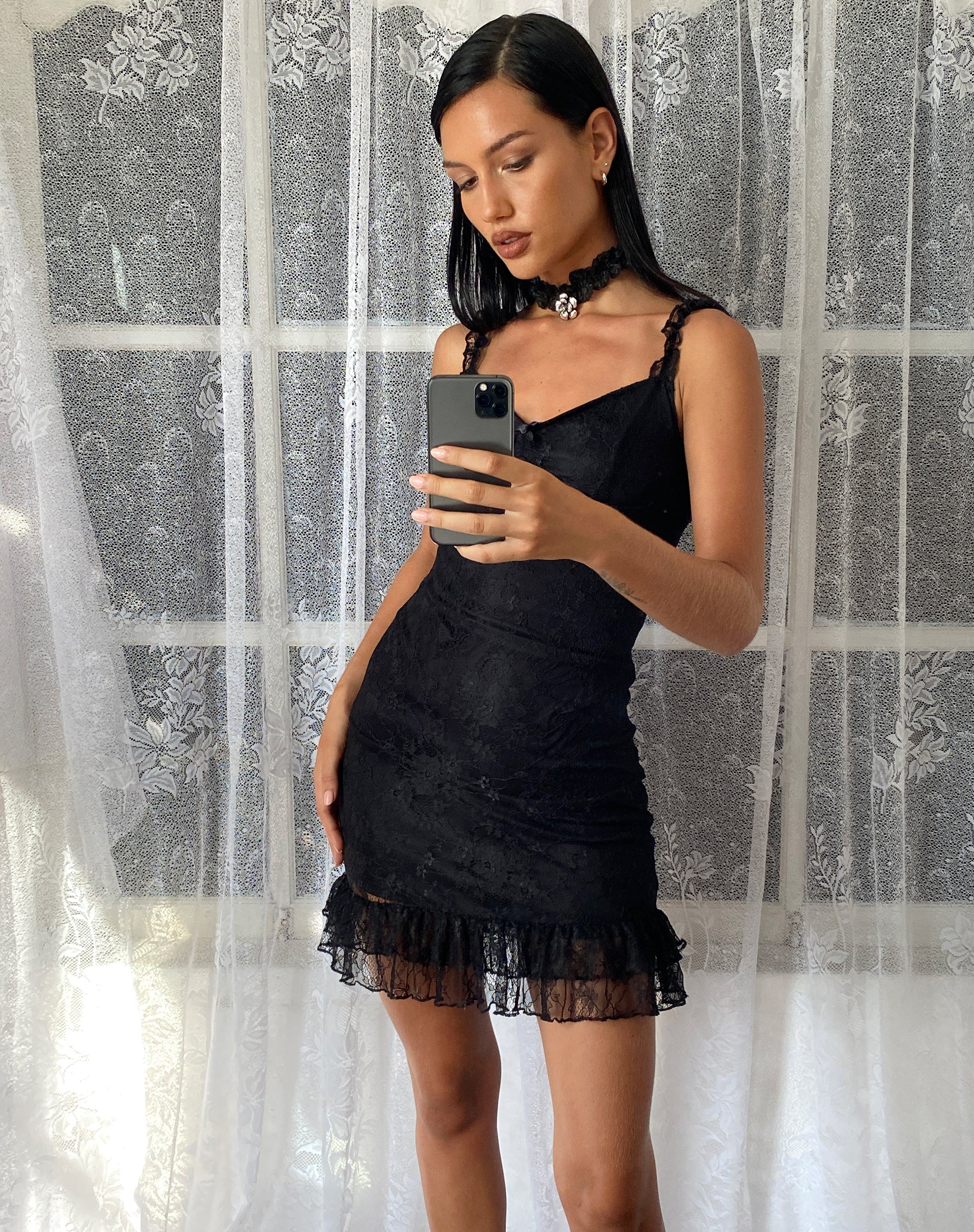 Bild von Elaine Lace Mini Dress in Schwarz