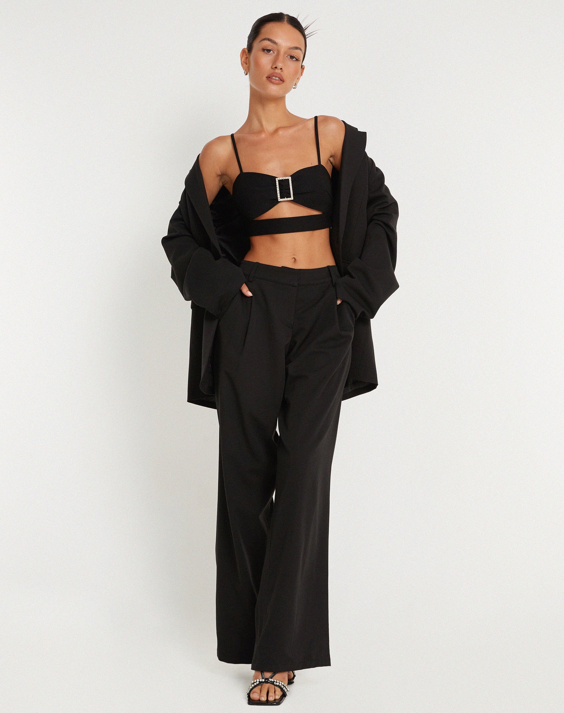 Bild von Elenia Crop Top mit Schnallendetail in Schwarz