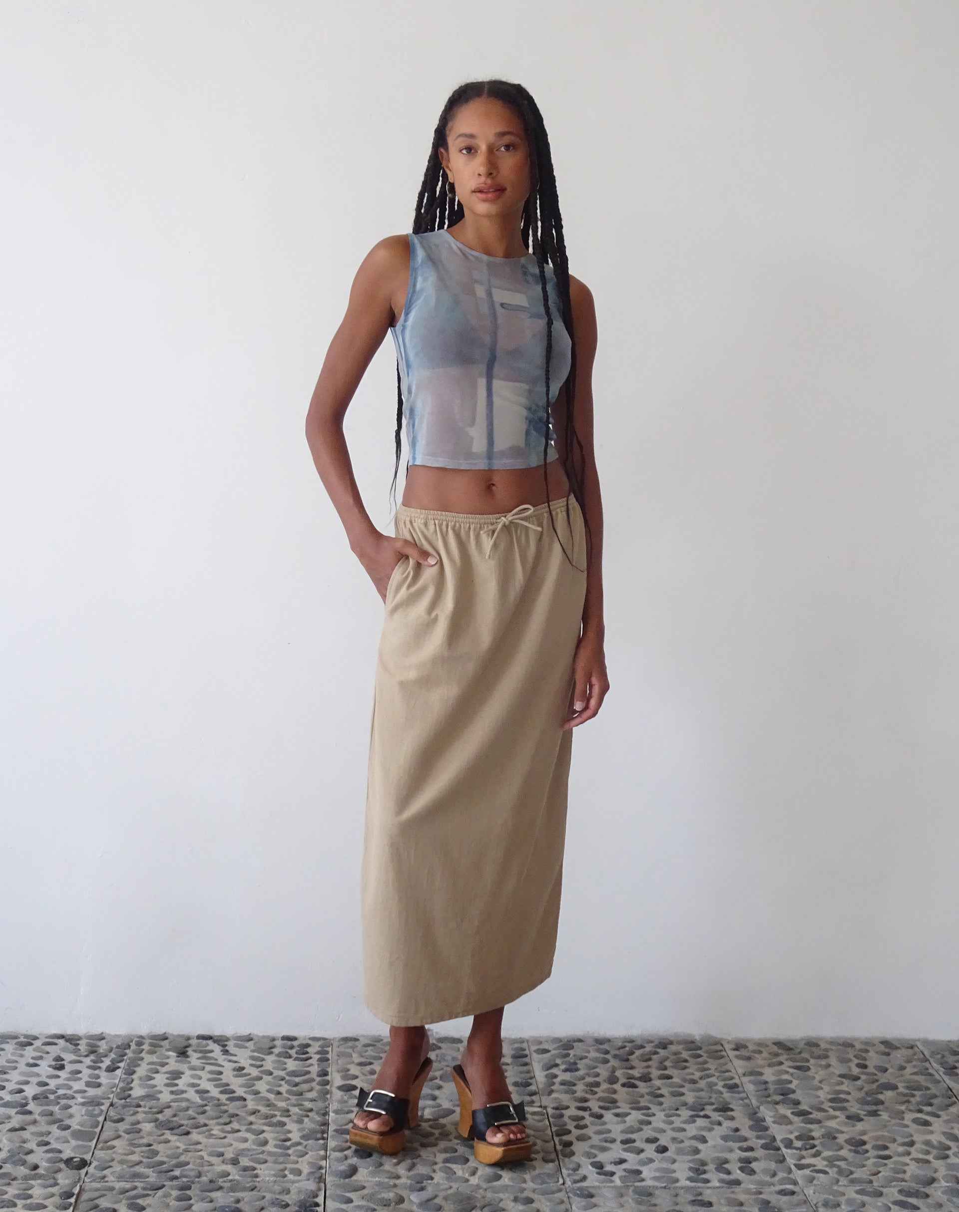 Bild von MOTEL X JACQUIE Elisha Top in Mesh Abstrakte Farbe Pinsel Blau