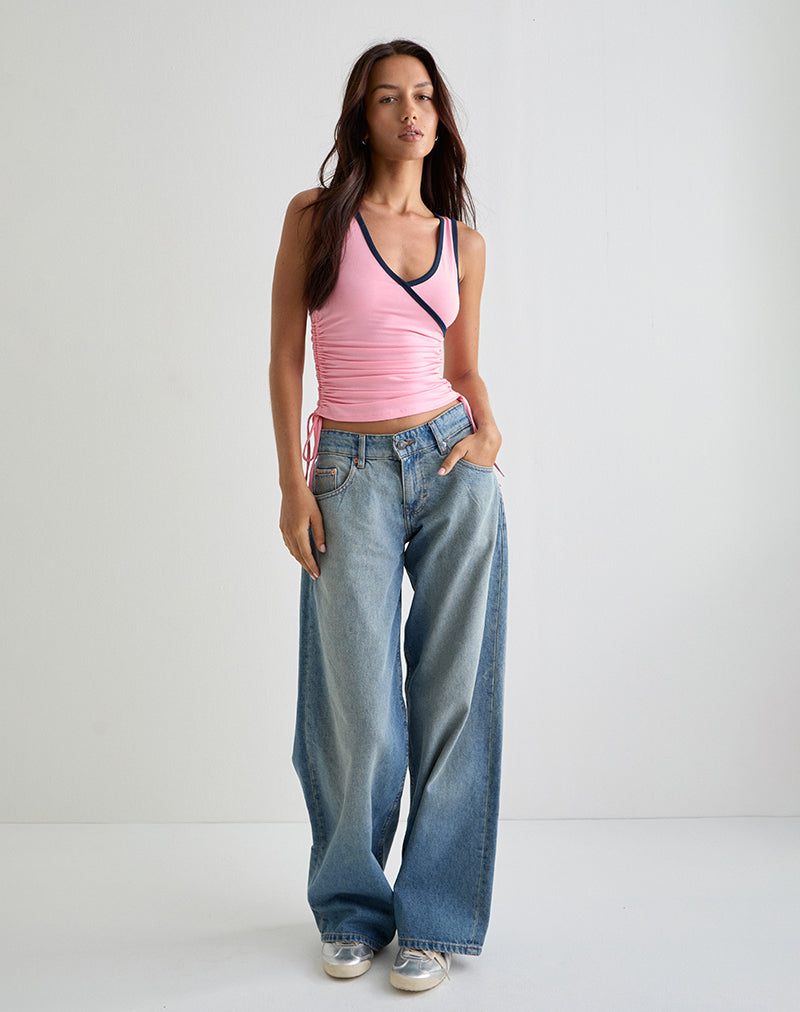 Image of Laird Wrap Top in Ballet Pink mit marineblauem Einband