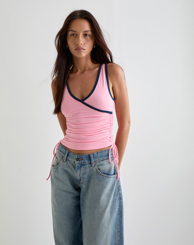 Image of Laird Wrap Top in Ballet Pink mit marineblauem Einband