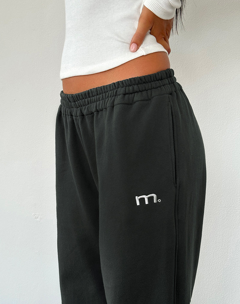 Image of Em Jogger in Beluga Hellgrau mit M-Stickerei