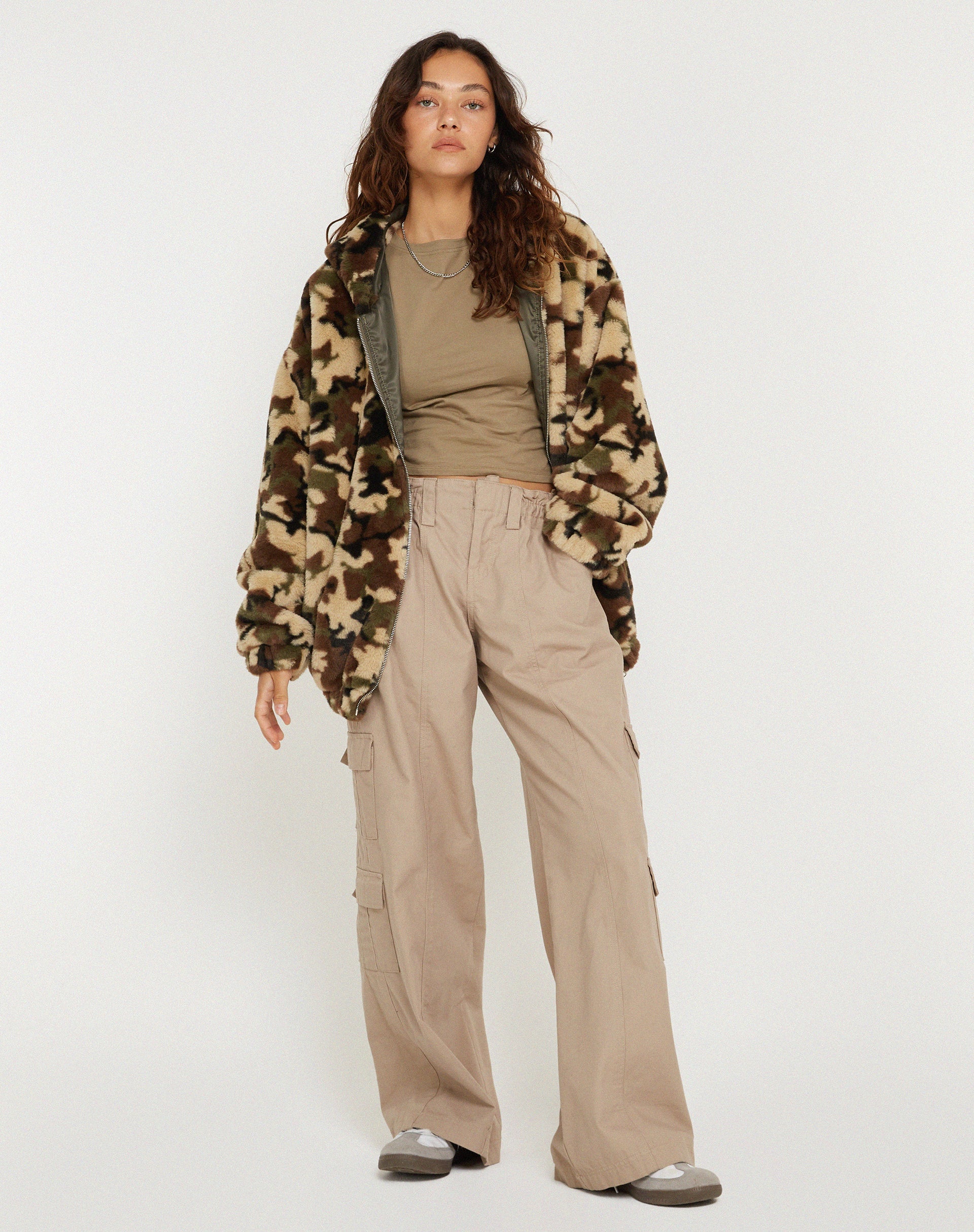 Abbildung der Emerson Kunstfelljacke in Camo Brown Pebble