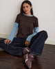 Bild von Enid Lagen T-Shirt in Schokoladenbraun und Hellblau