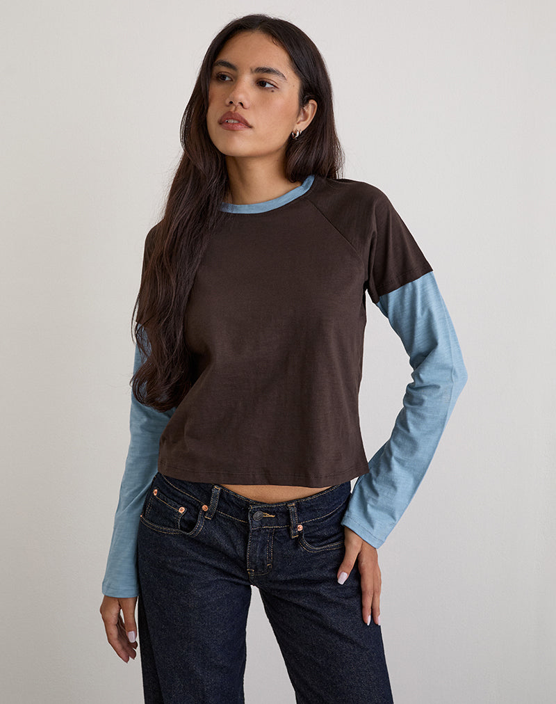 Bild von Enid Lagen T-Shirt in Schokoladenbraun und Hellblau