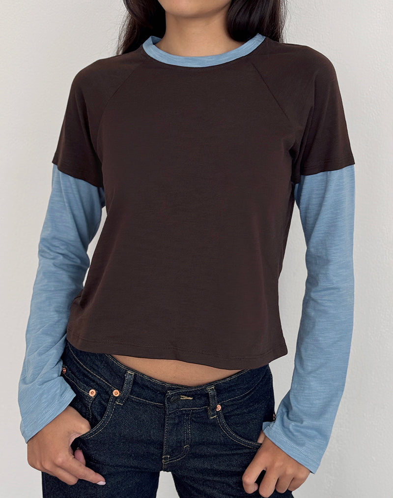 Bild von Enid Lagen T-Shirt in Schokoladenbraun und Hellblau