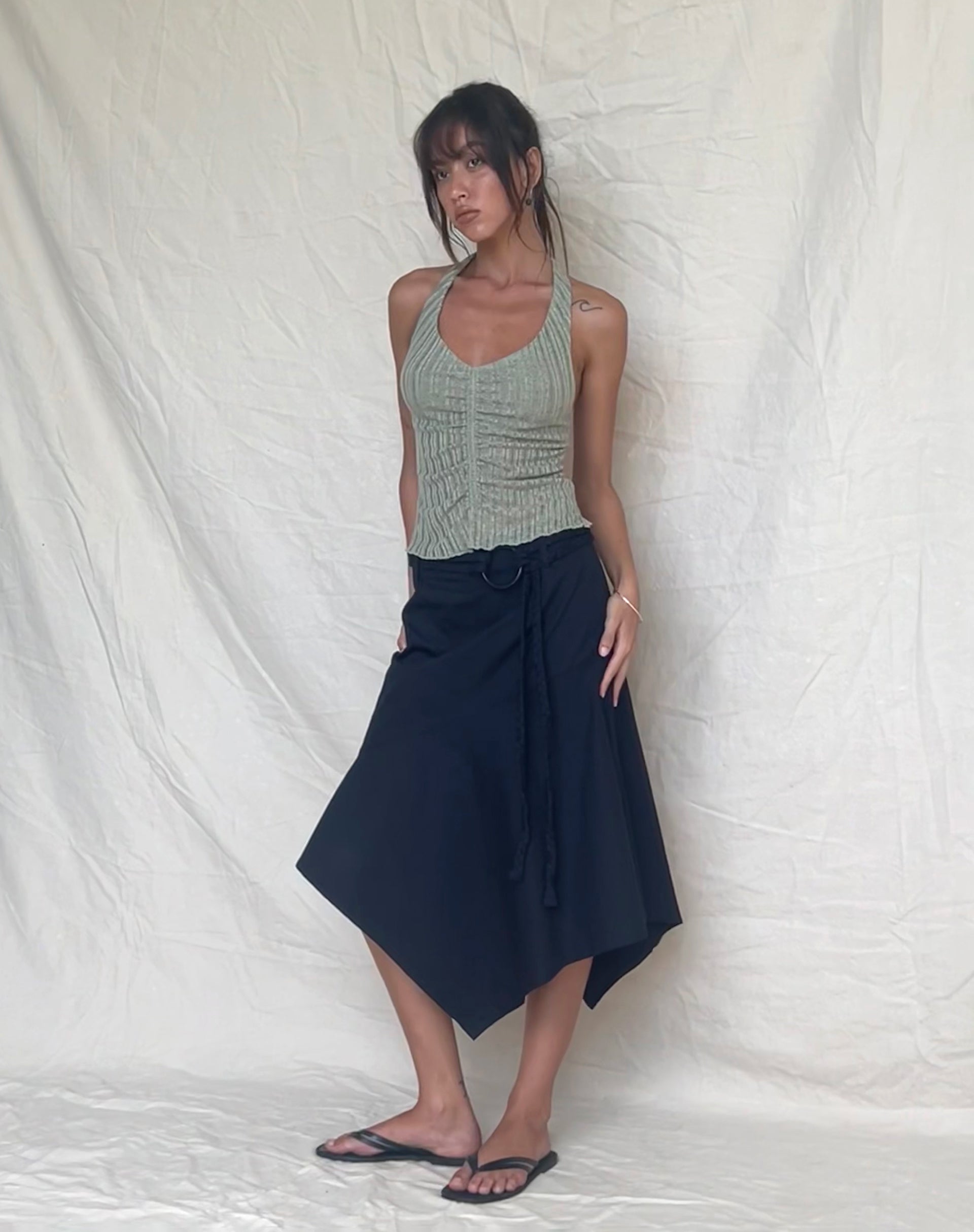 Bild von Enzley Knit Halterneck Top in Sage