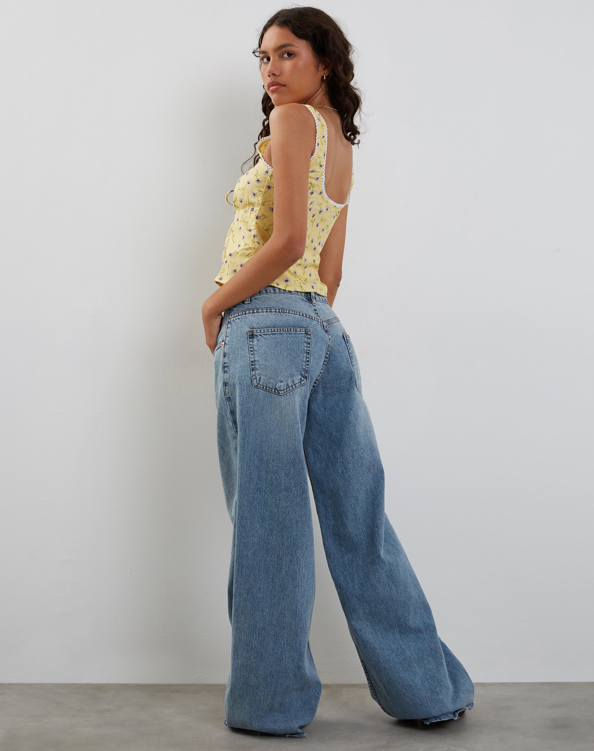 Bild von Esau Tie Front Top in Wild Flower Lemon Drop