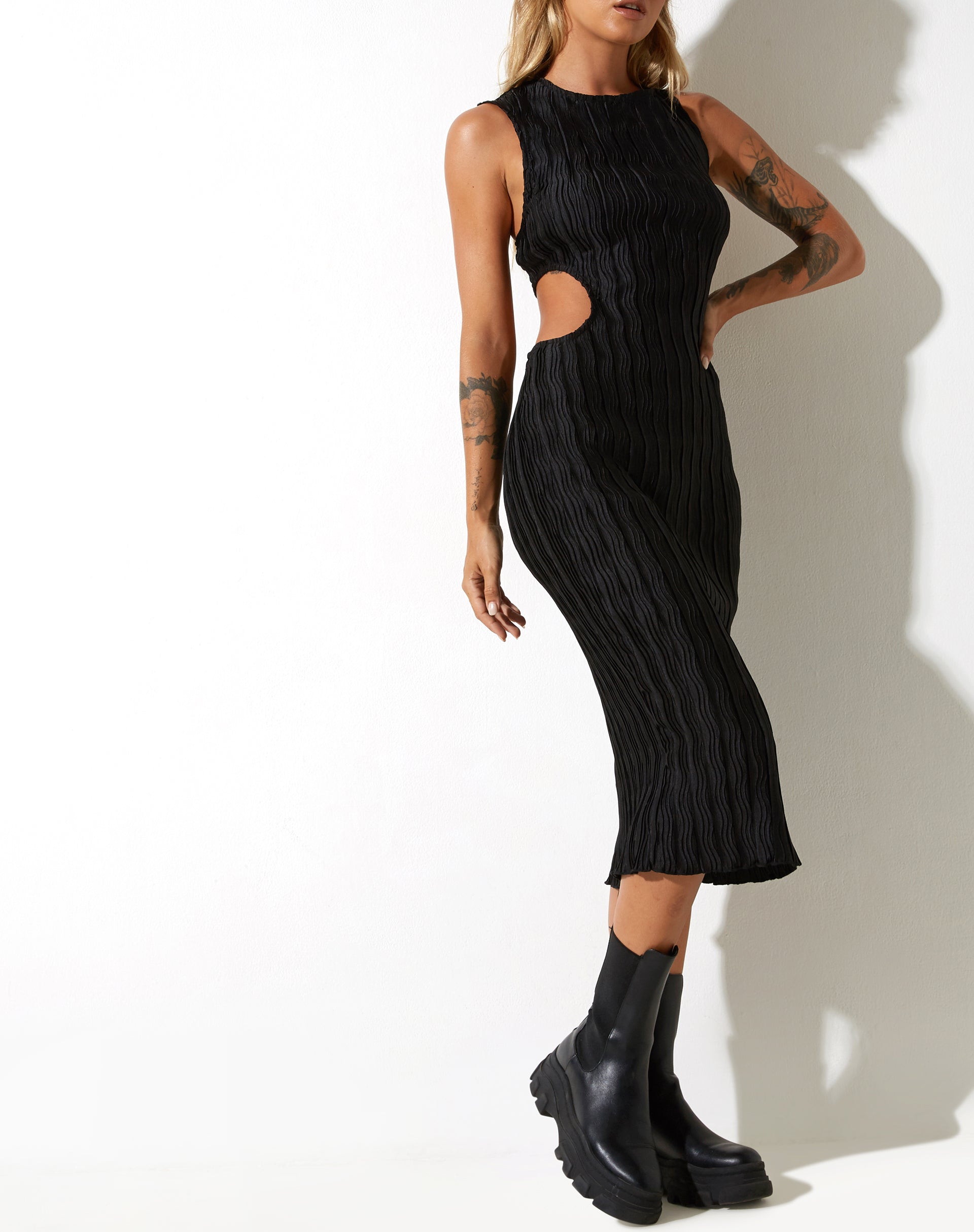 image of Estonia Midikleid in Crinkle Schwarz