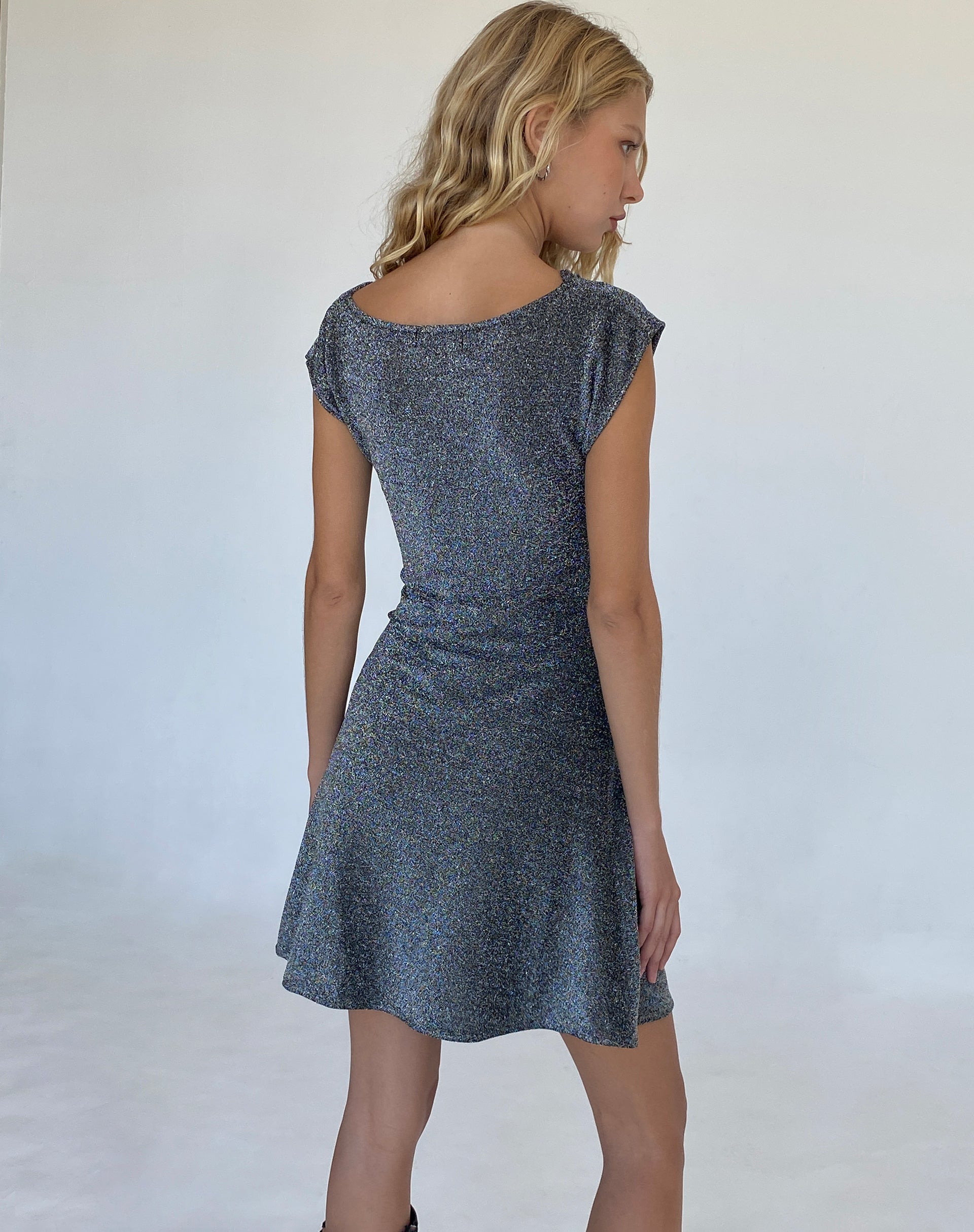 Image of Estrella Mini-Kleid mit Rundhalsausschnitt in Schwarz Shimmer