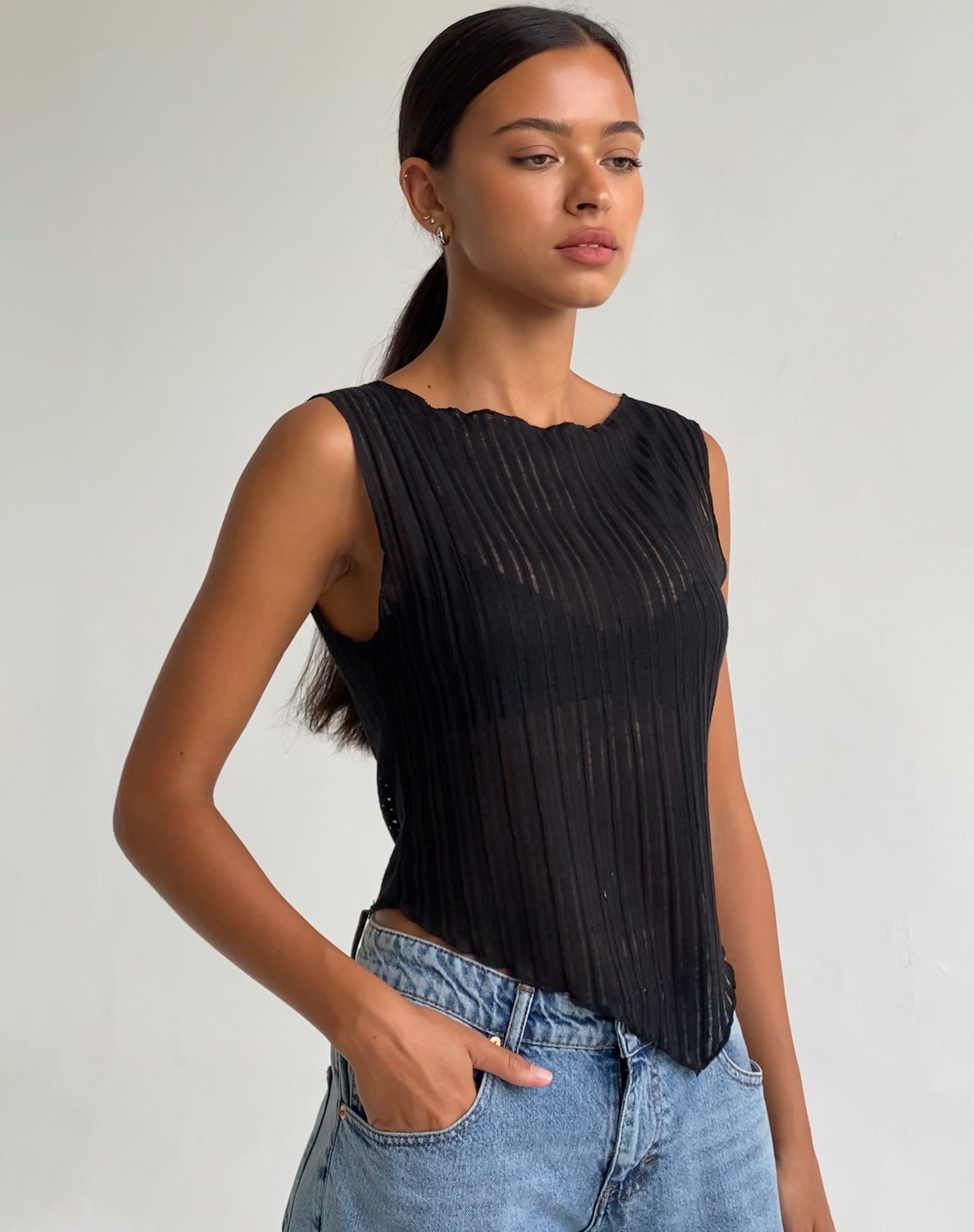 Bild von Etta Strickweste Top in Schwarz