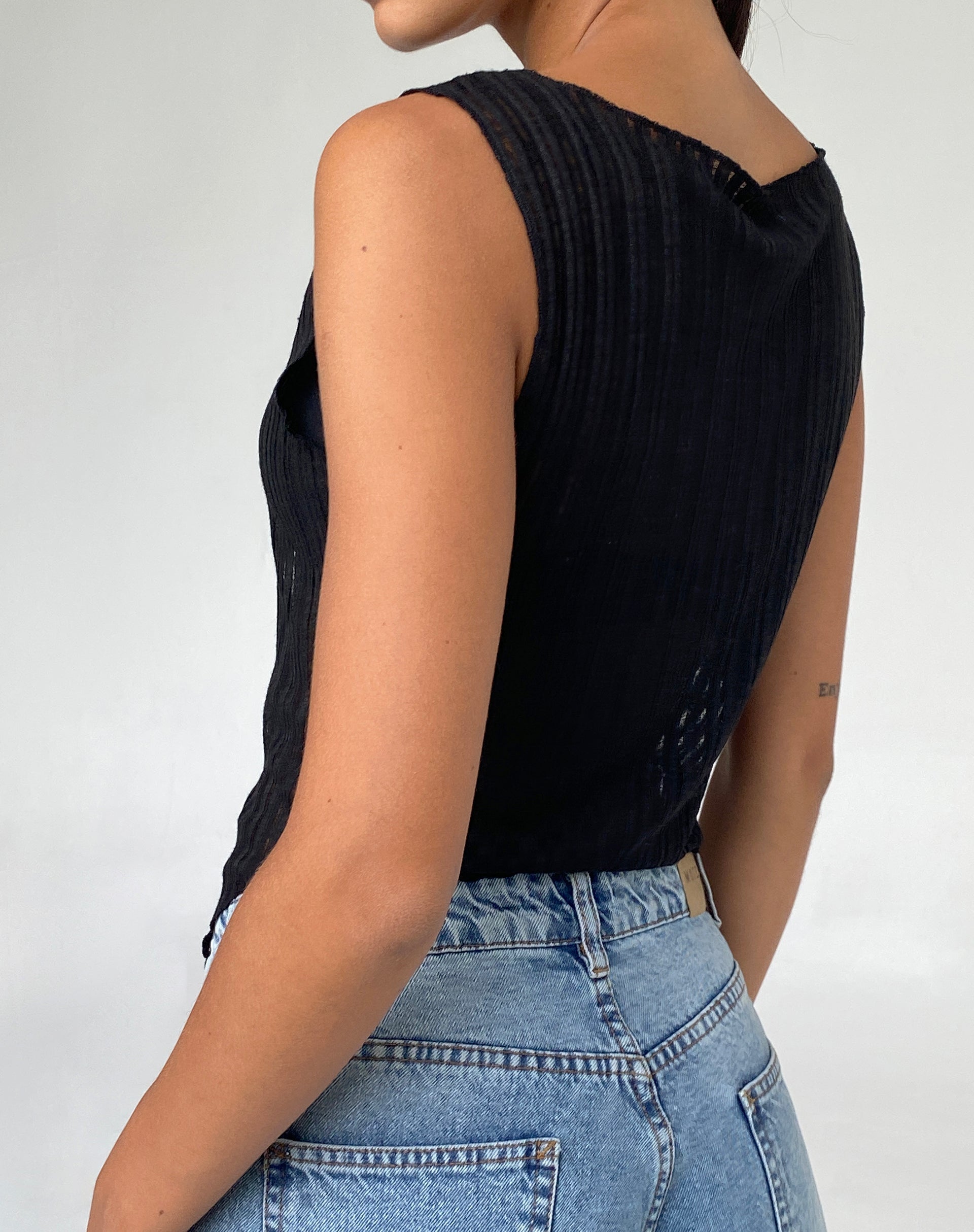Bild von Etta Strickweste Top in Schwarz
