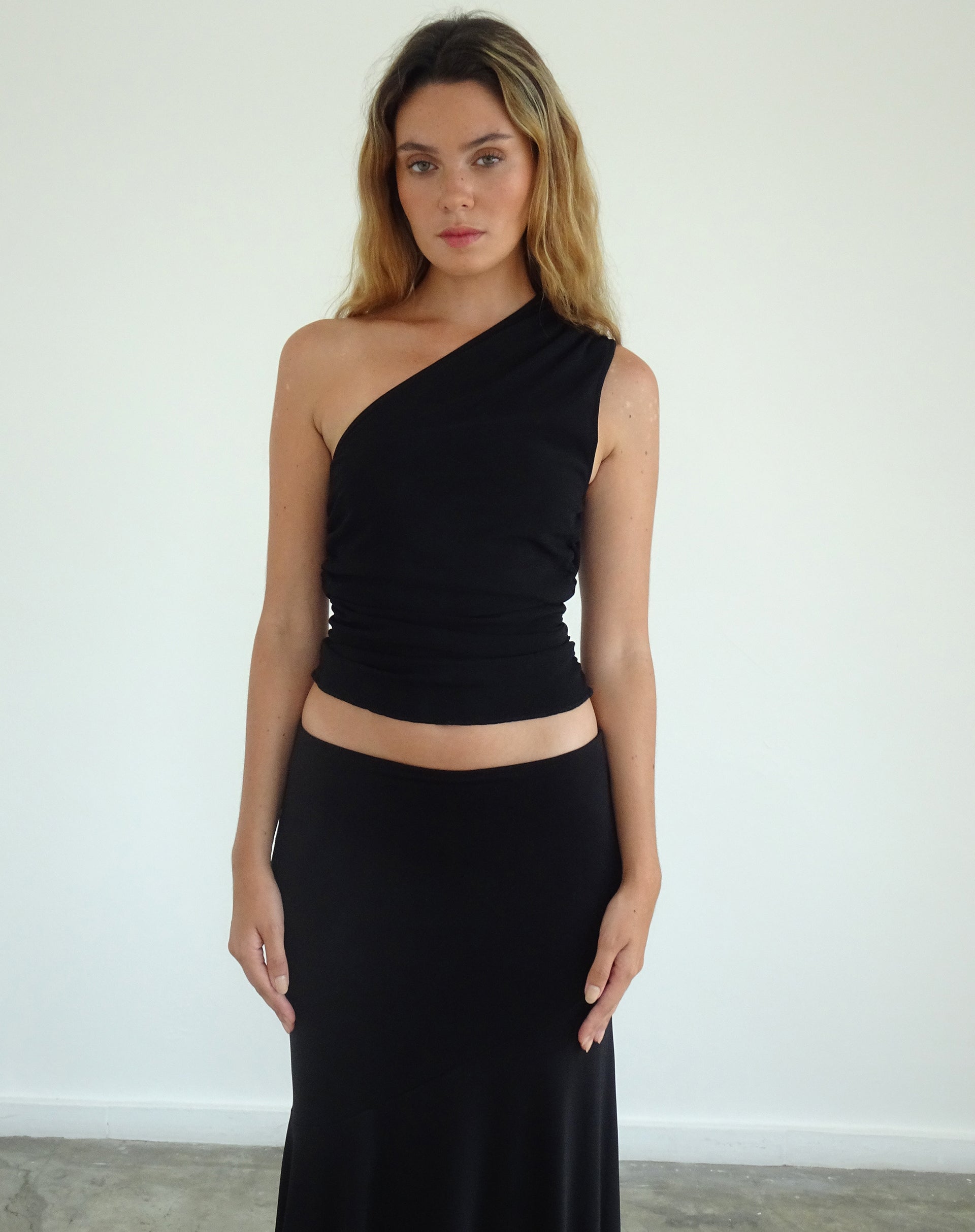 Image of Evelina One Shoulder Top aus schwarzem Mesh