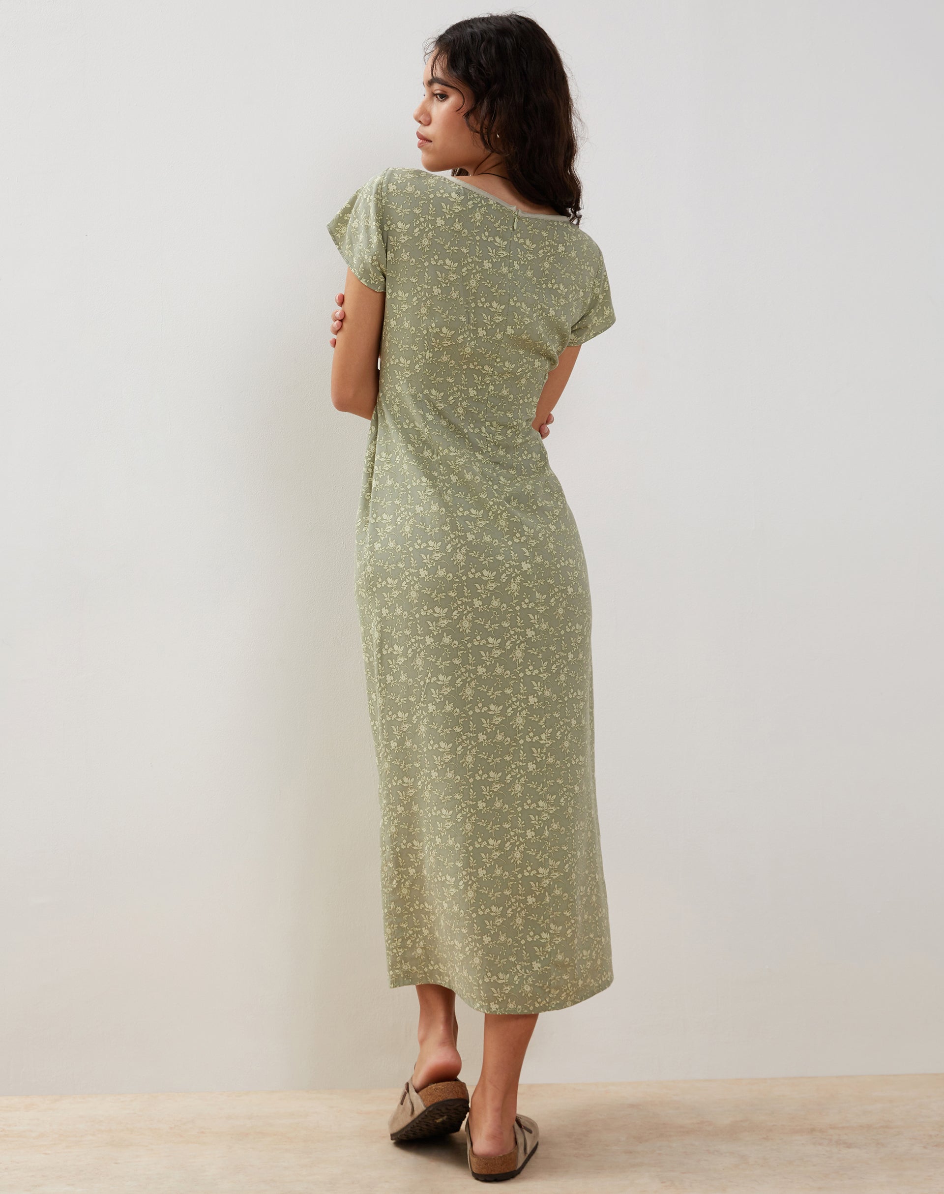 Image of Eviaso Midikleid in Ditsy Mix Floral Grün