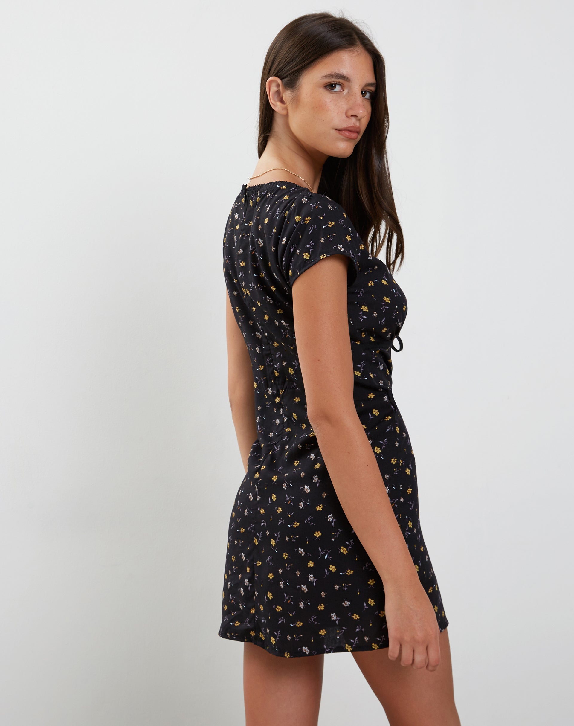 Image of Evilia Minikleid in Pretty Petal Schwarz