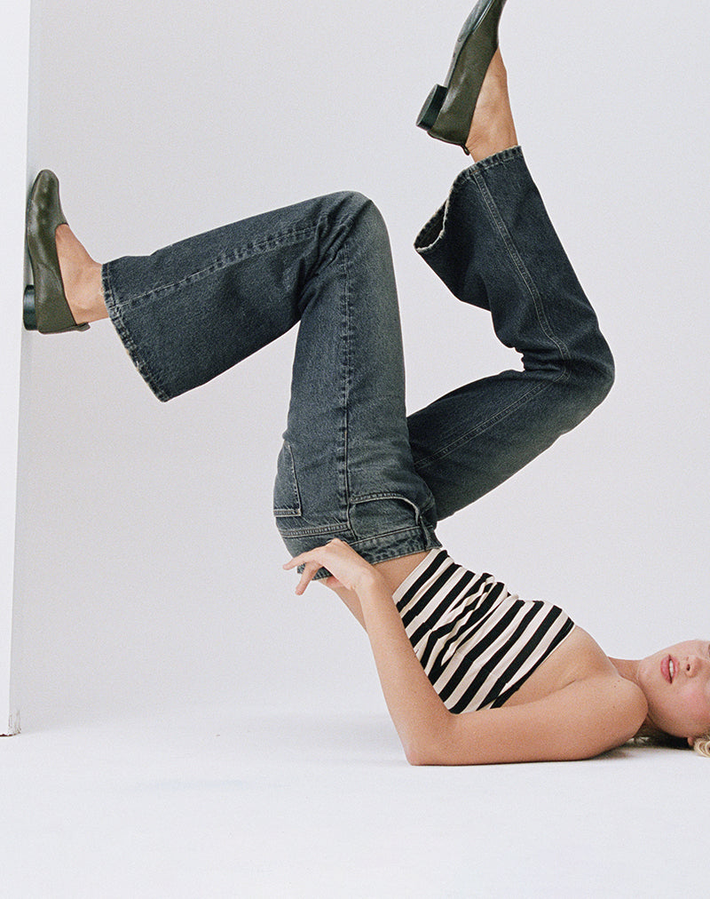 Extra niedrig geschnittene Schlagjeans in Dirty Green