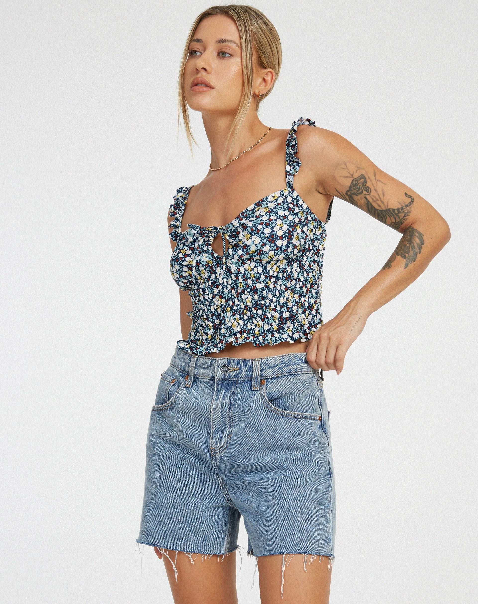 Bild von Ezra Crop Top in Floral Field Navy