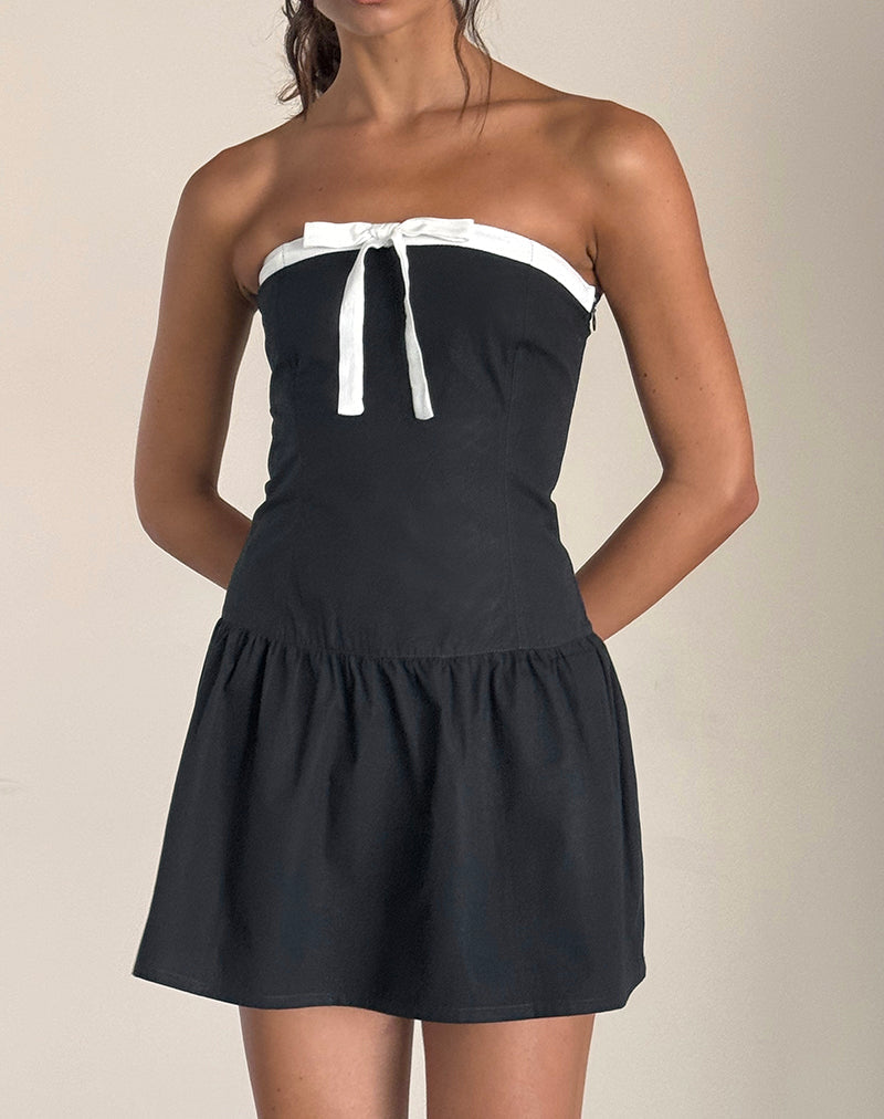 Faelas Minikleid aus Steppschuh mit weißen Schleifen