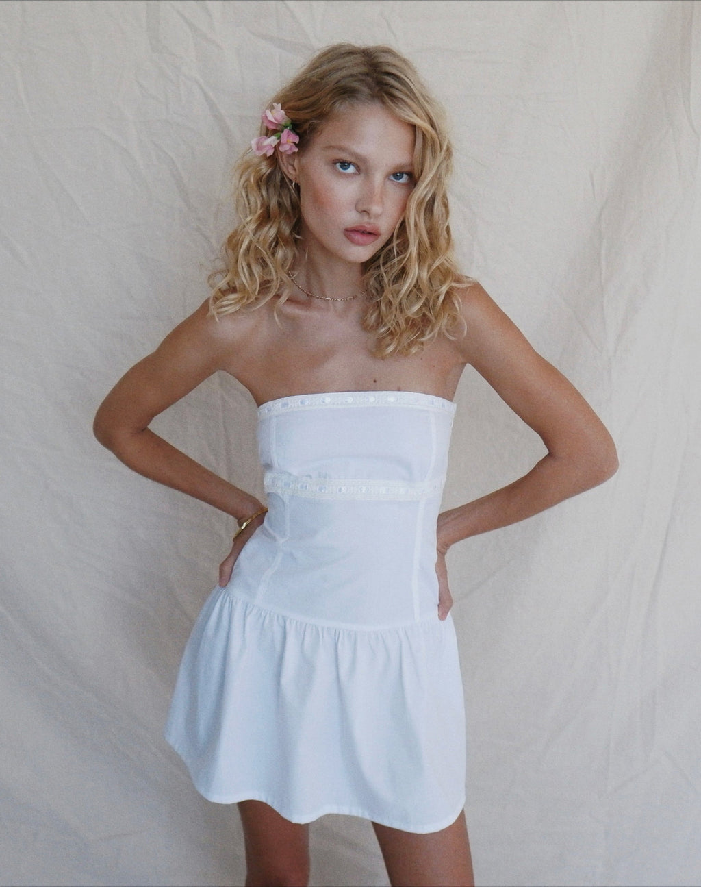 Faelyn Bandeau-Minikleid aus weißer Popeline