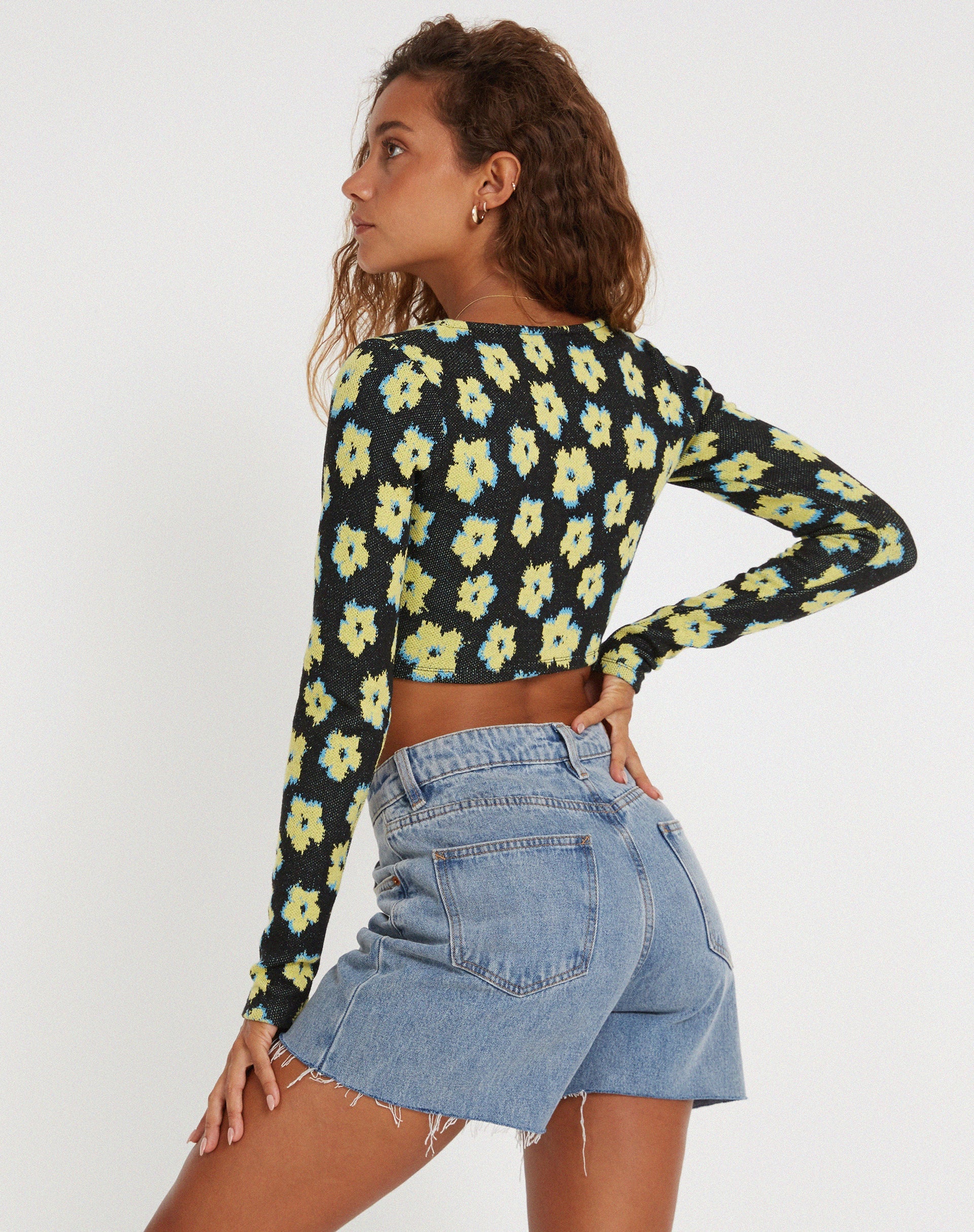 Bild von Faline Crop Top in Cute Floral Schwarz und Gelb