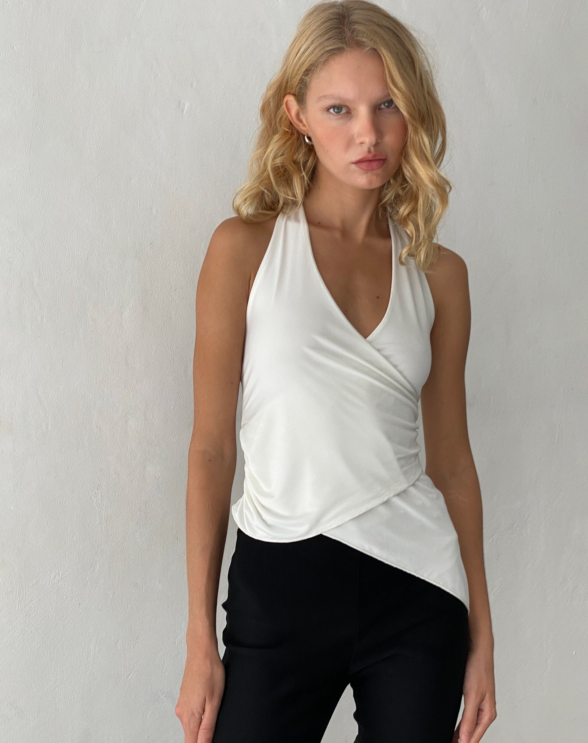Bild von Farah Asymmetrisches Halter-Top in Ivorya