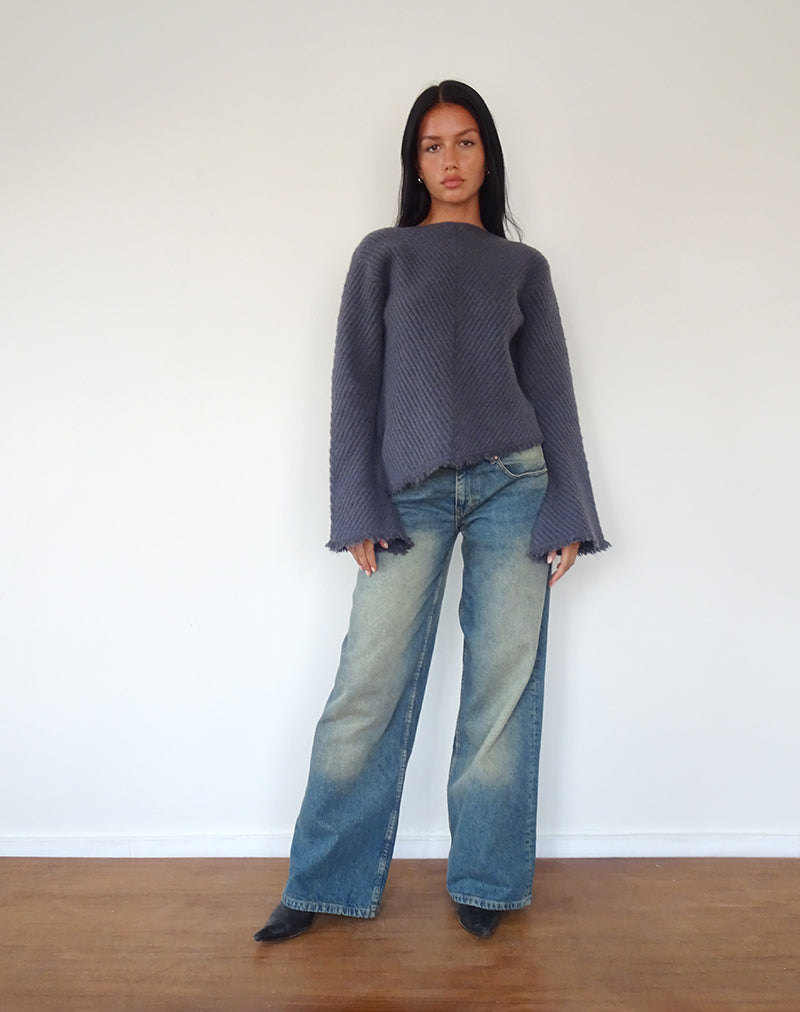 Image of Fergie Asymmetrischer Strickpullover in Ocean Storm