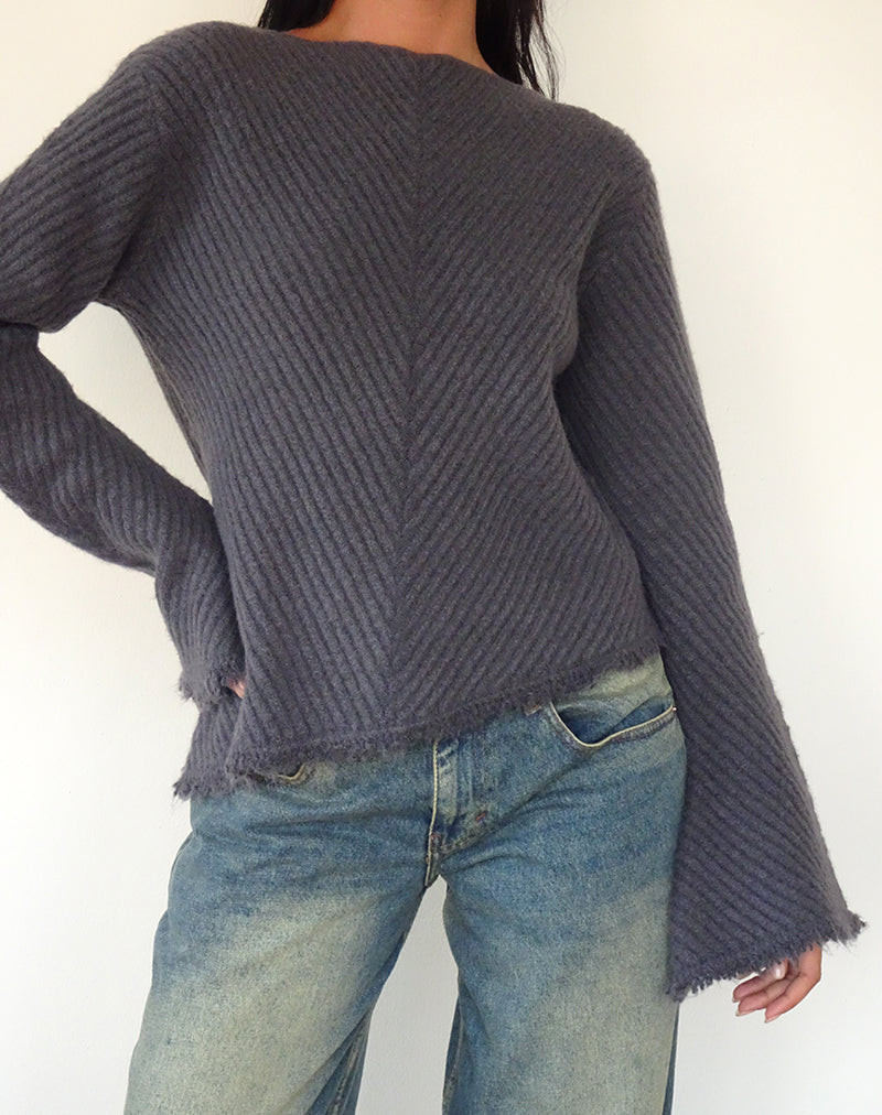 Image of Fergie Asymmetrischer Strickpullover in Ocean Storm