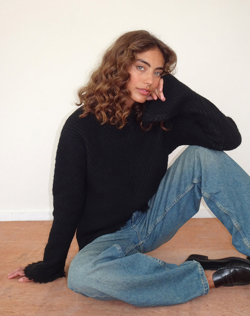 Image of Fergie Asymmetrischer Strickpullover in Schwarz