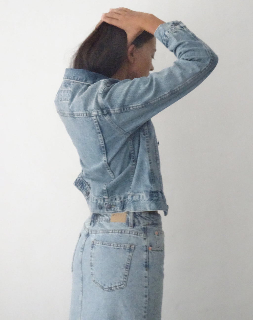 Passform-Jeansjacke in blauer Waschung